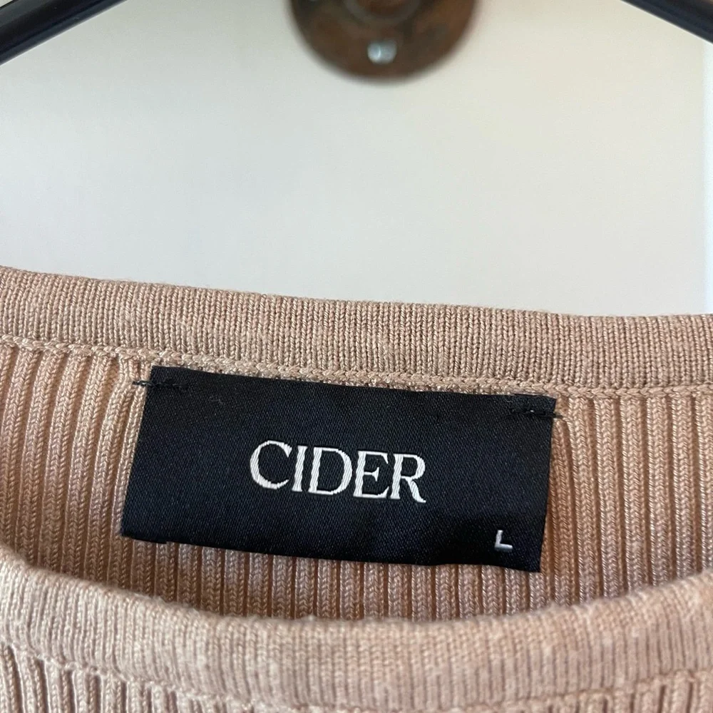 Cider Beige Ribbed Cut-Out Crop Top - Picture 3 of 3